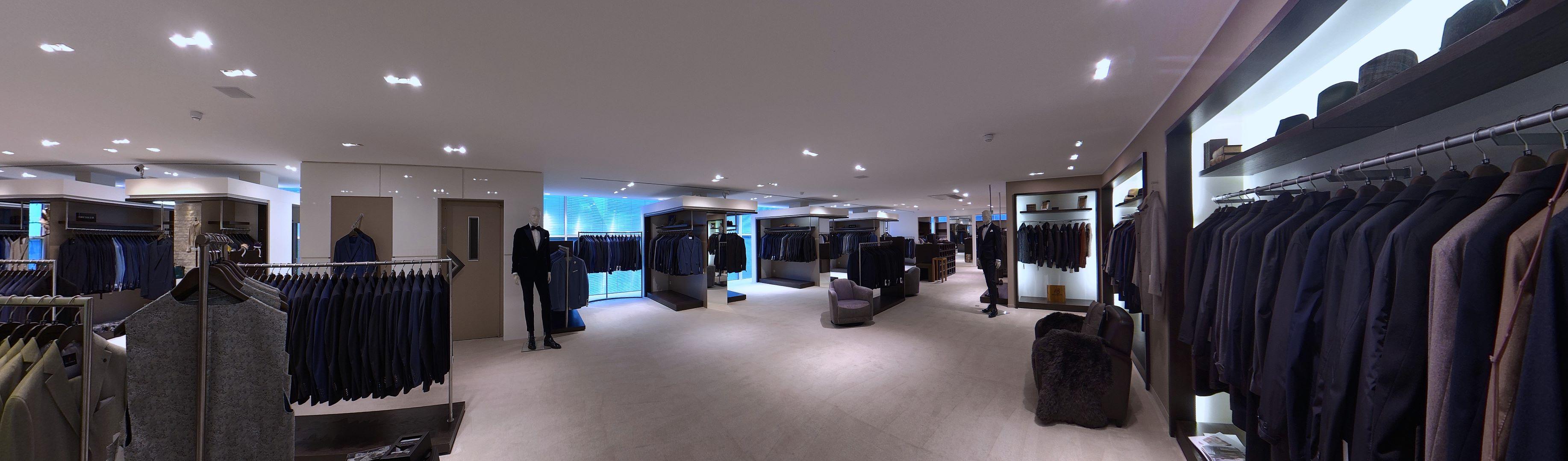 Erstes Obergeschoss von Fritz Schmitz Herrenmoden mit großer Anzugabteilung für Business, Hochzeit und besondere Anlässe