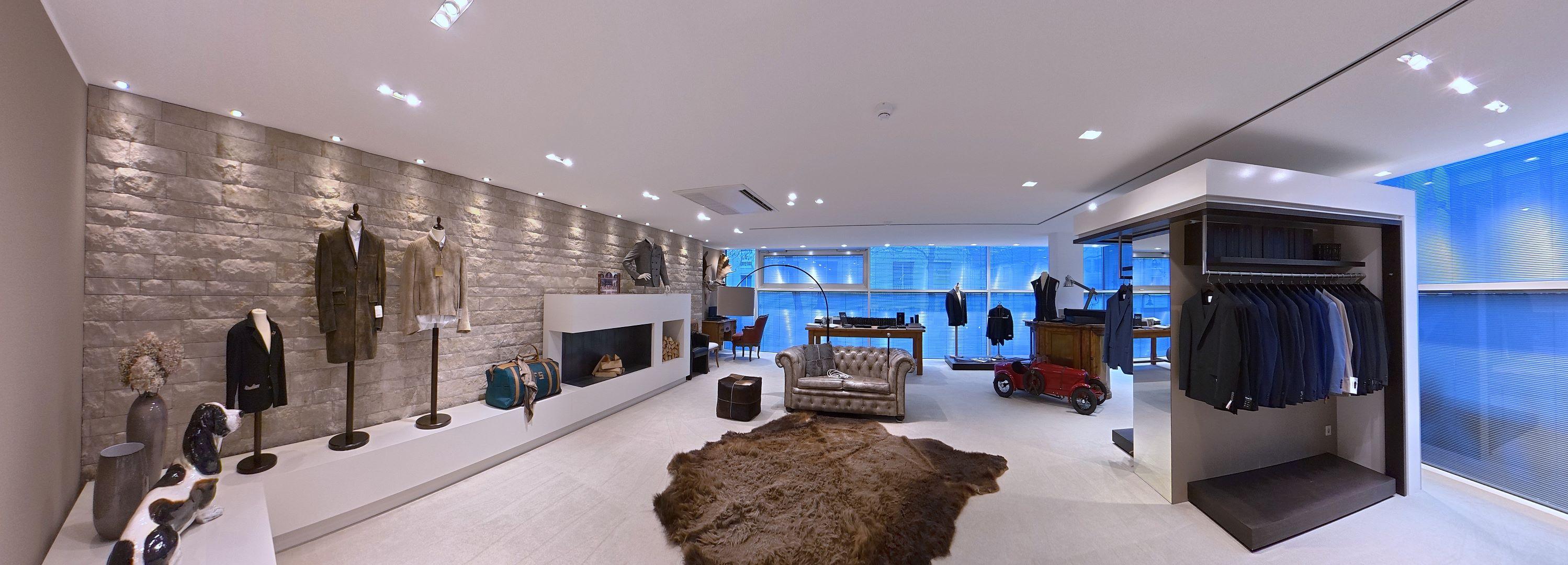 Maßabteilung mit Accessoires, Beratungsbereich und Maßanzügen bei Fritz Schmitz Herrenmoden